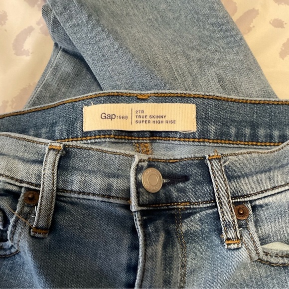 GAP True Skinny High Rise Jean. Size 27R - Picture 4 of 5
